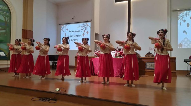 Persembahan Tarian dari PW PGTI Wilayah Riau