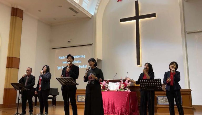 Worship Leader dan Singers